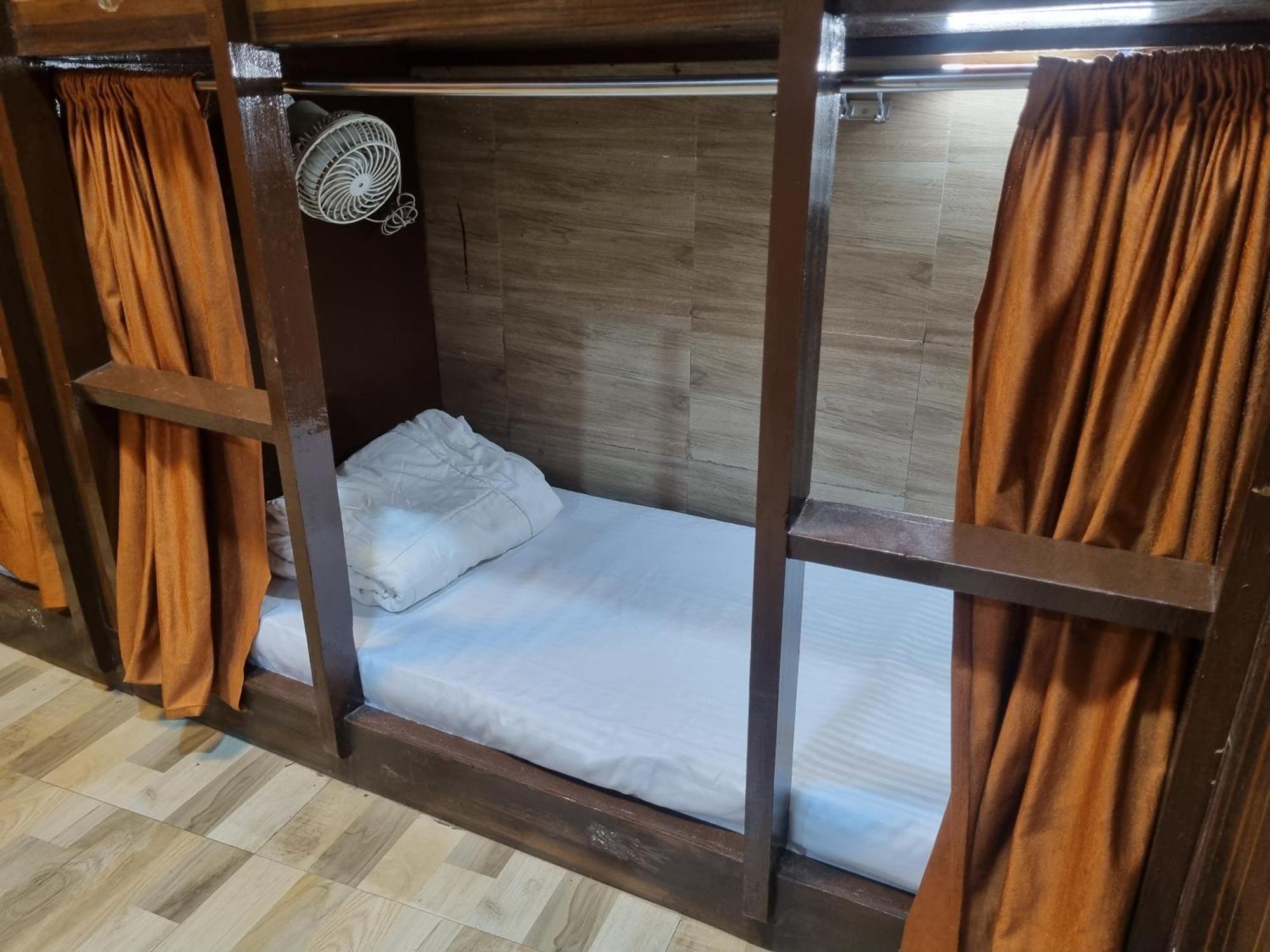 Unibed Dormitory Мумбаи Экстерьер фото